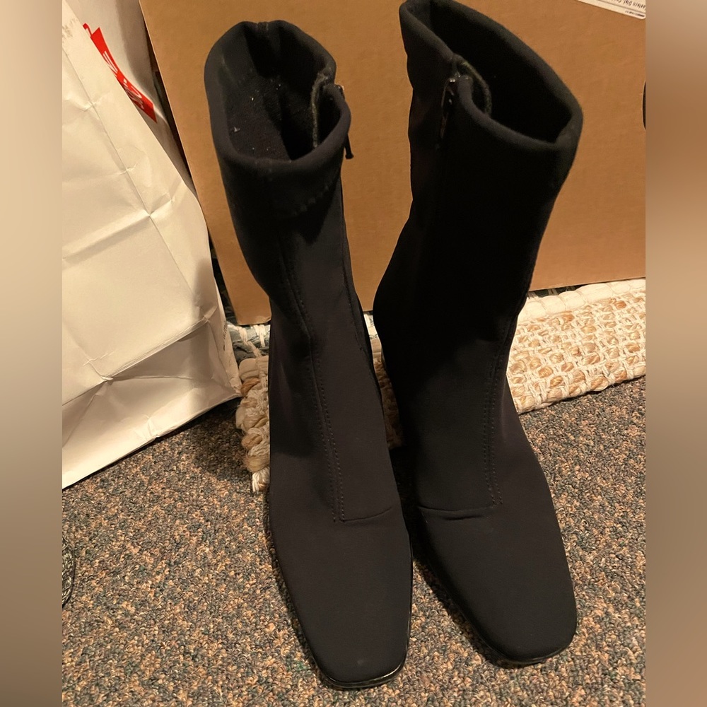 Women’s black boot